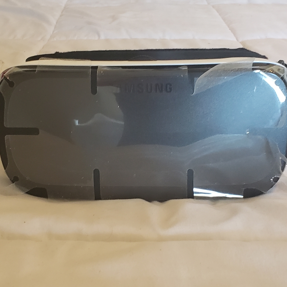 VR Headset - Picture 4 of 5